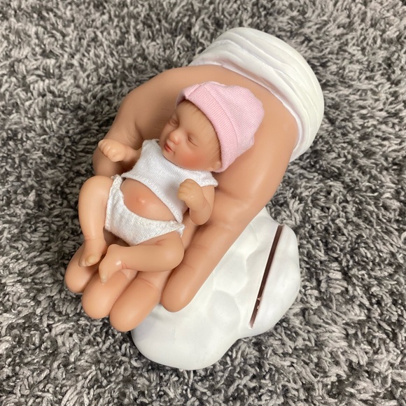 Other - Baby In The Hand Display